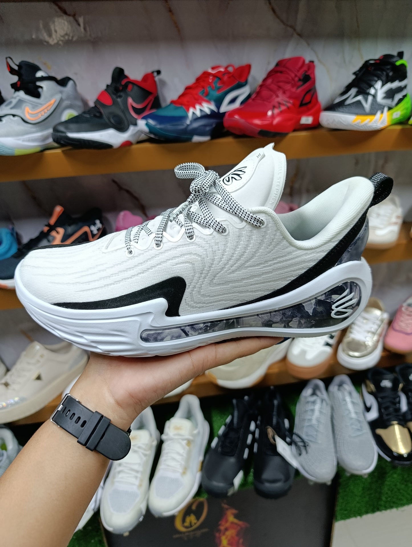 Calzado para caballero Under Armour Curry 12