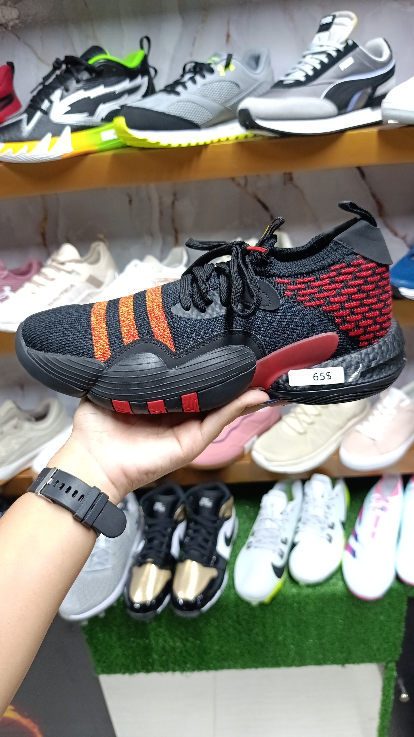 Calzado para caballero TRAE YOUNG.