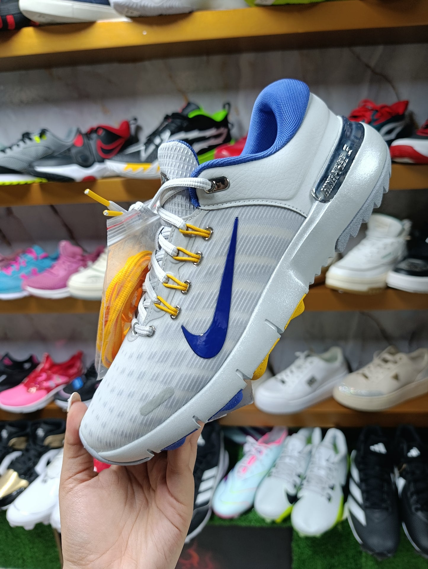 Calzado para caballero NIKE FREE 6