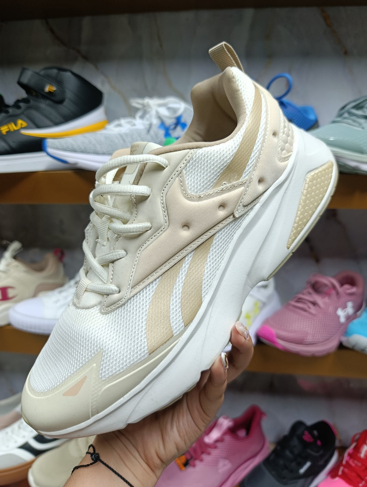 Calzado para dama REEBOK.