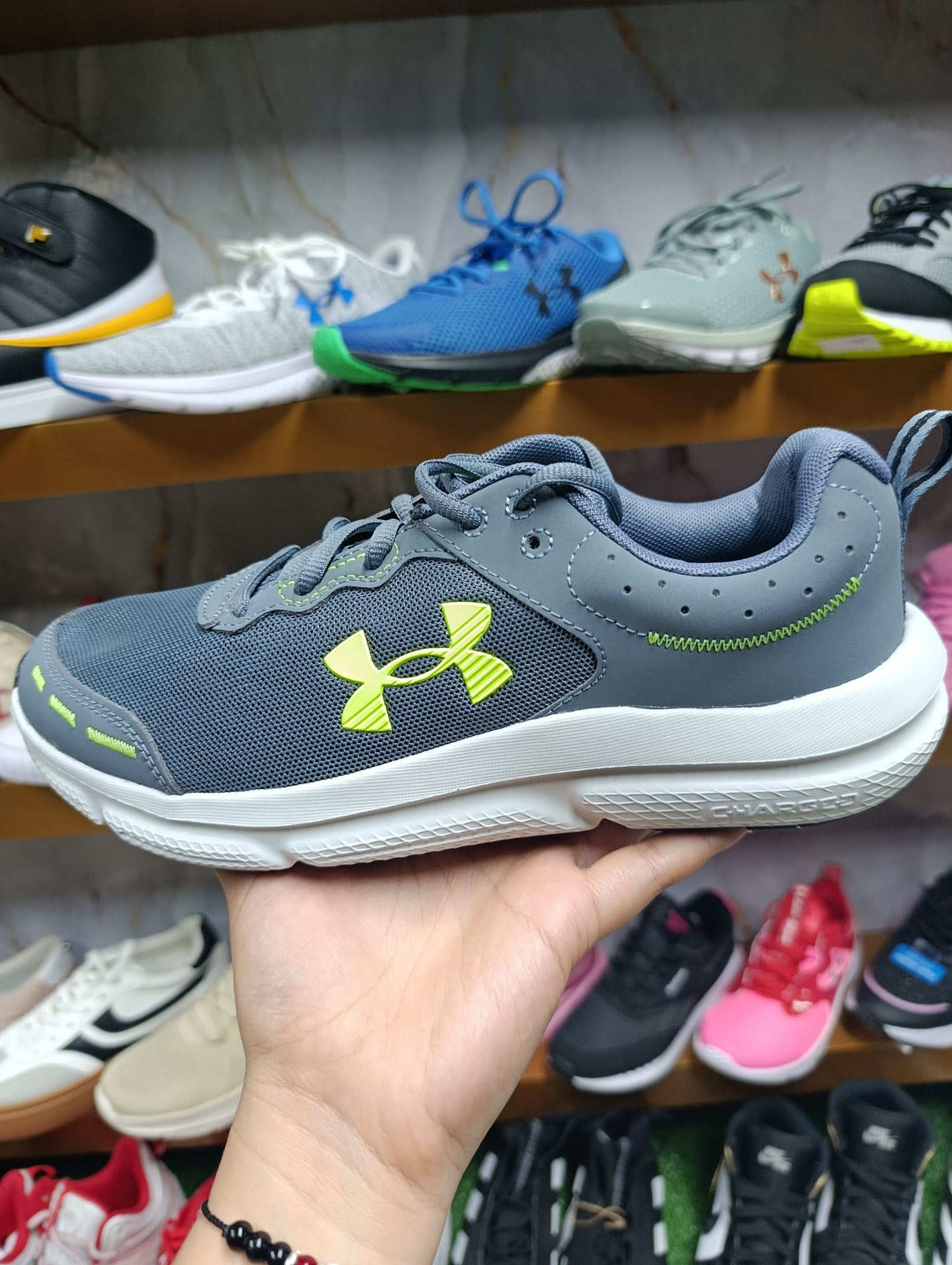 Calzado para caballero UNDER ARMOUR.