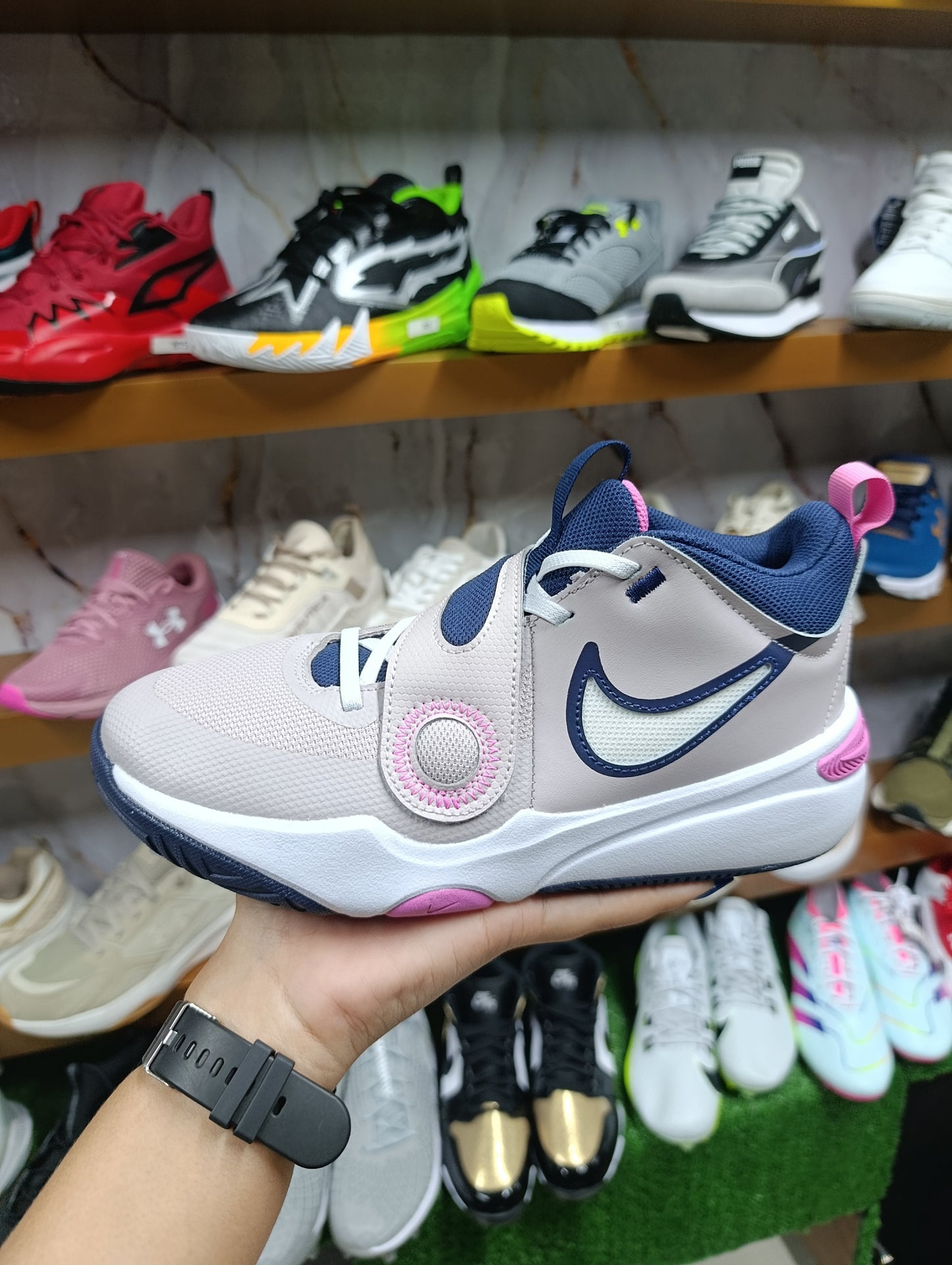 Calzado para dama NIKE.