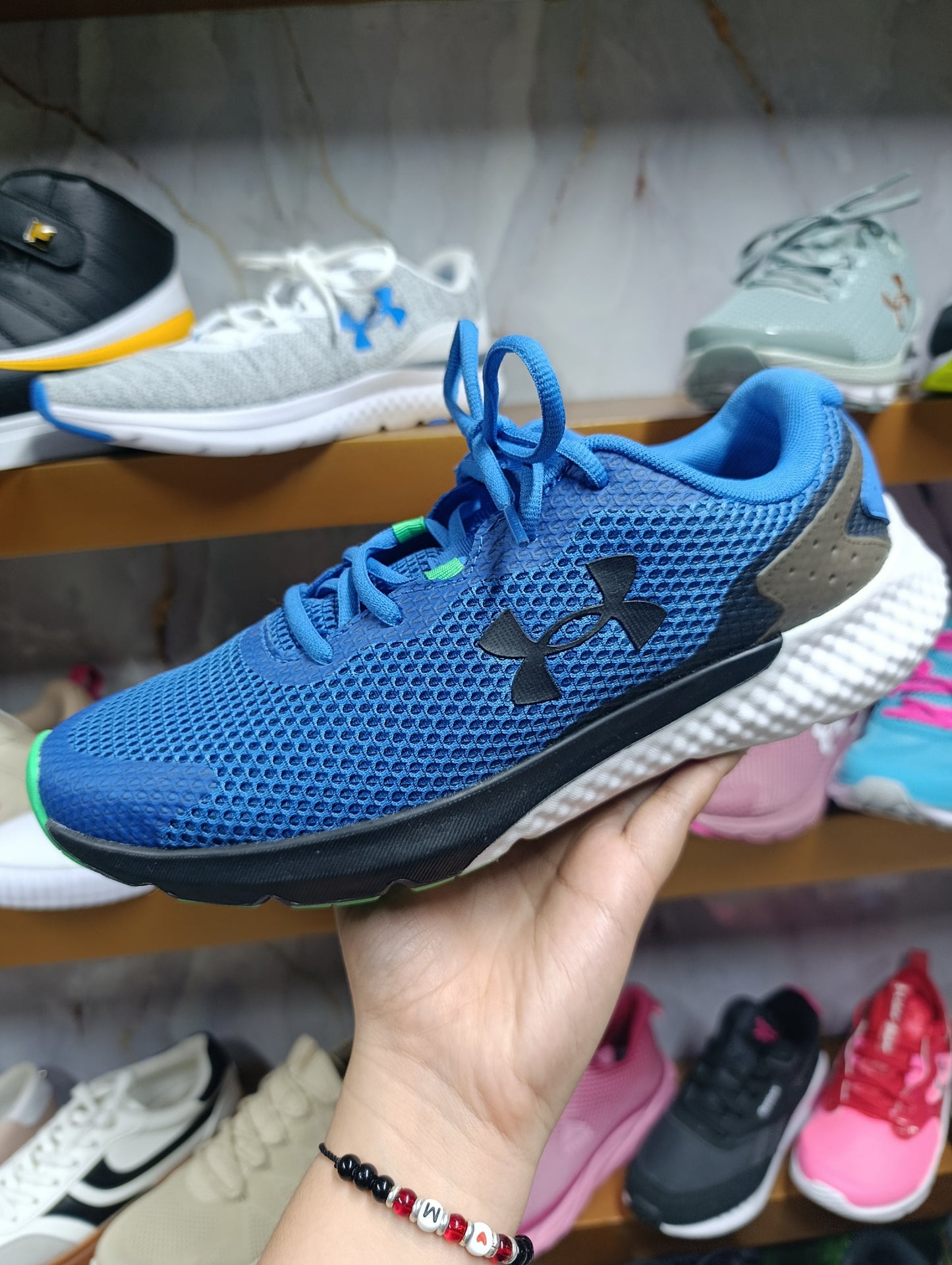 Calzado para caballero UNDER ARMOUR.