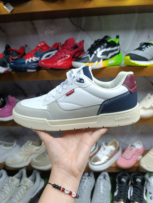 Calzado para caballero. LEVIS.
