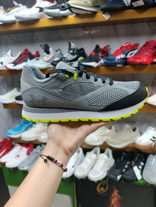 Calzado para caballero UNDER ARMOUR.