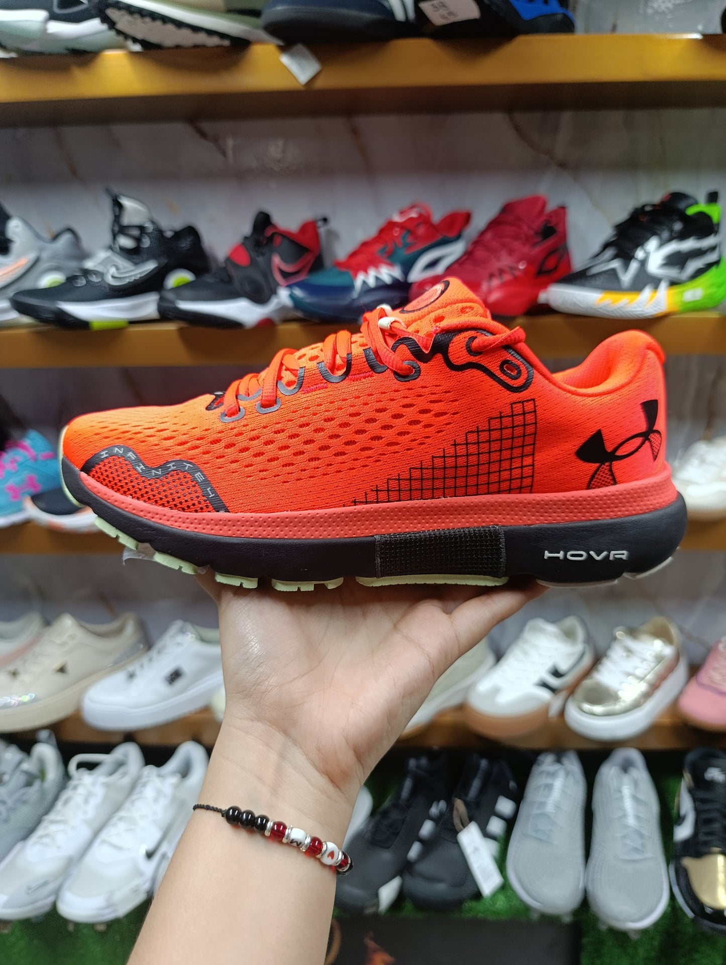 Calzado para caballero UNDER ARMOUR.