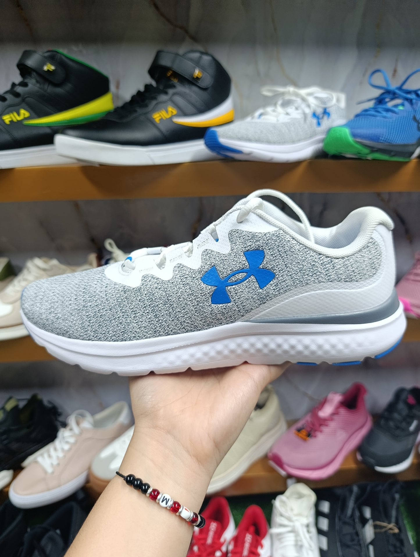 Calzado para caballero UNDER ARMOUR.