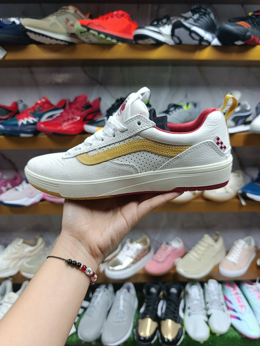 Calzado para caballero VANS.