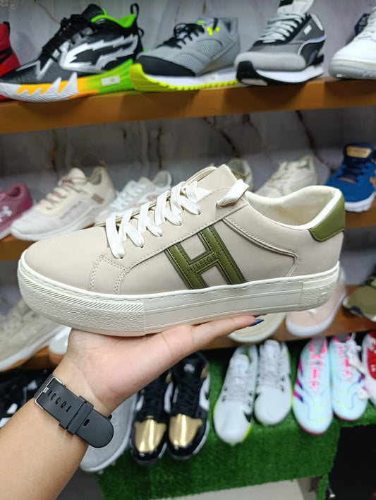 Calzado para dama HILFIGER.